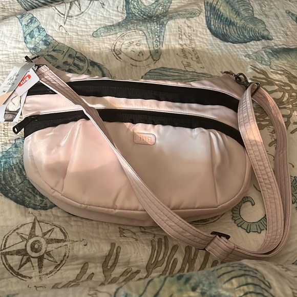 lug Hippy New W/ tags Powder Pink Nylon Crossbody Hip bag RFID Pocket - Picture 2 of 8